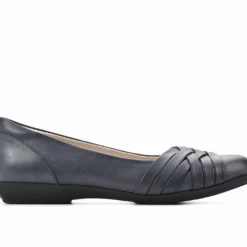 Women's Cliffs By White Mountain Chic Flats