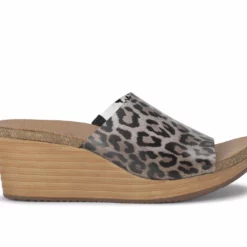 Women's Baretraps Yalissa Wedge Sandals